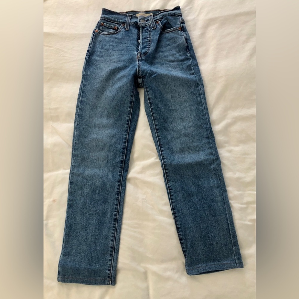 Levi’s Wedgie Straight Blue Jeans Size 24
